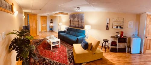 Country Roads Dwelling in Hamilton, Canada