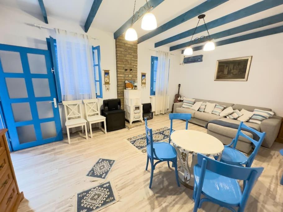 Rainwood Santorini - last minute hotel in Constanta