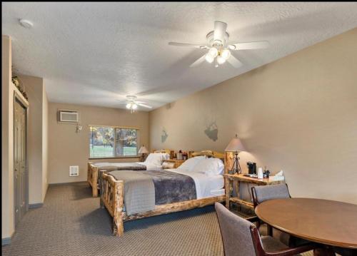 Southfork Lodge Riverside Inn - photo 14