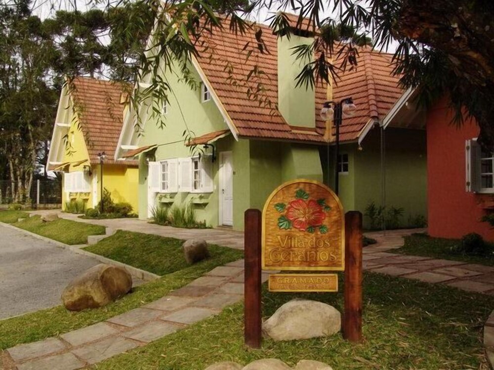 Pousada Villa dos Gerânios — 4-Star Luxury Hotel in Canela, Brasil