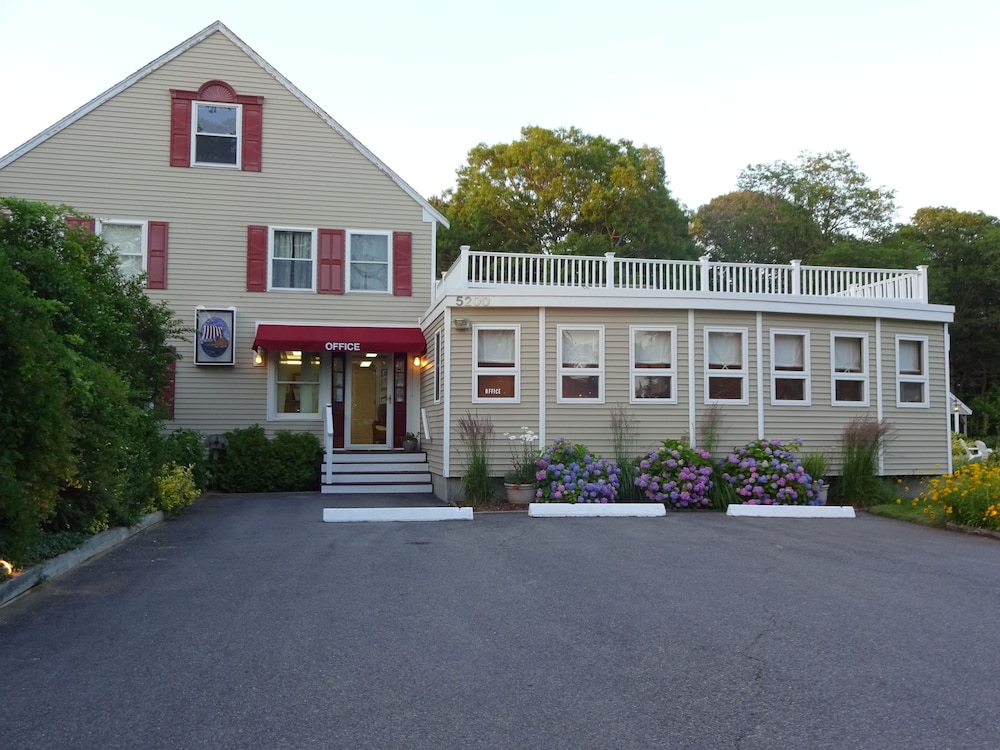 Viking Shores Motor Inn — Eastham