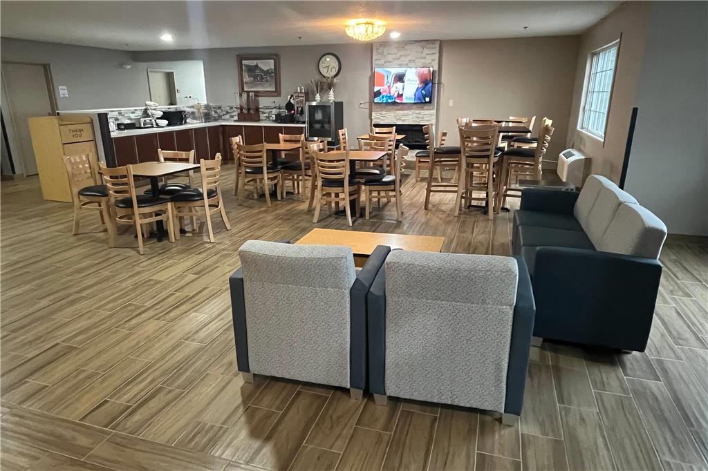 Days Inn & Suites by Wyndham Williamsburg IA North - photo 25