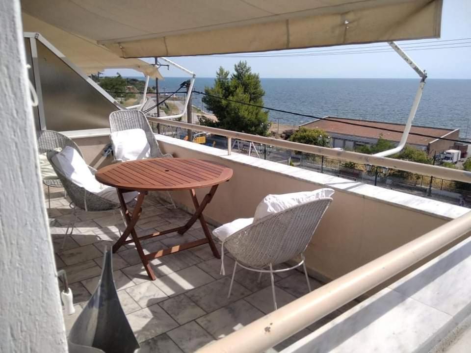 Super View Seafront Apartment — 4-Star Luxury Hotel in Nea Michaniona, Greece