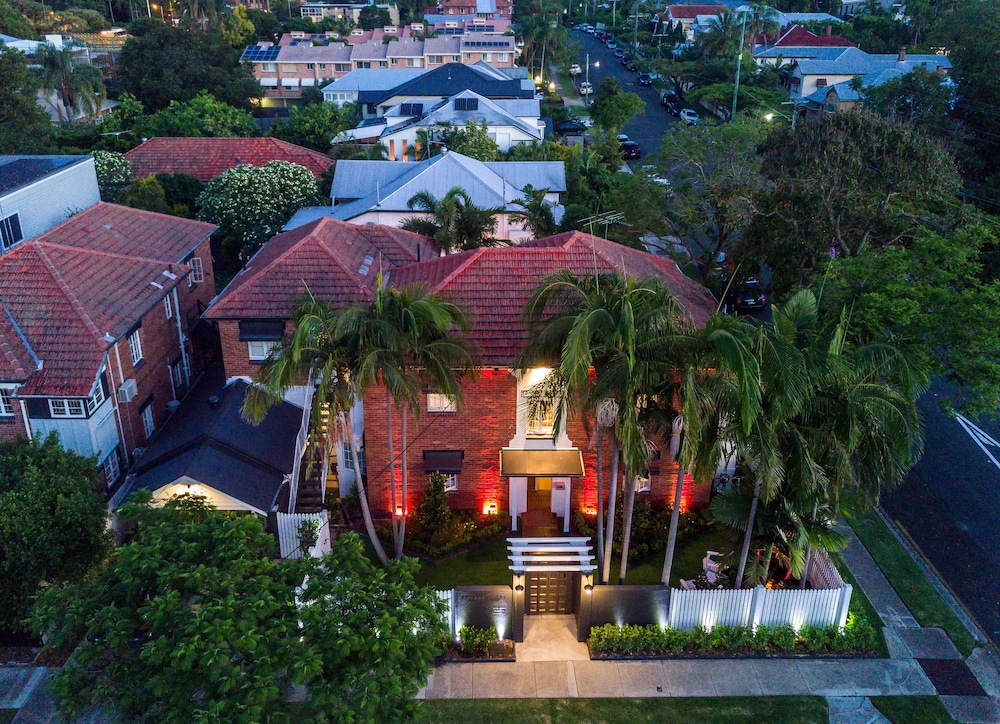 Edward Lodge New Fam — 4-Star Luxury Hotel in Brisbane, Australia
