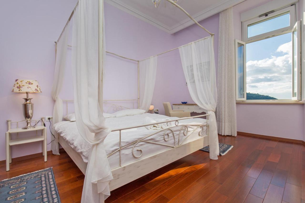 Luxury Seafront Apartment Banje