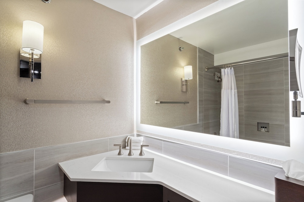 Crowne Plaza Executive Center Baton Rouge by IHG - photo 43