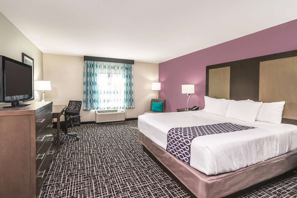 La Quinta Inn & Suites by Wyndham Loudon - photo 26