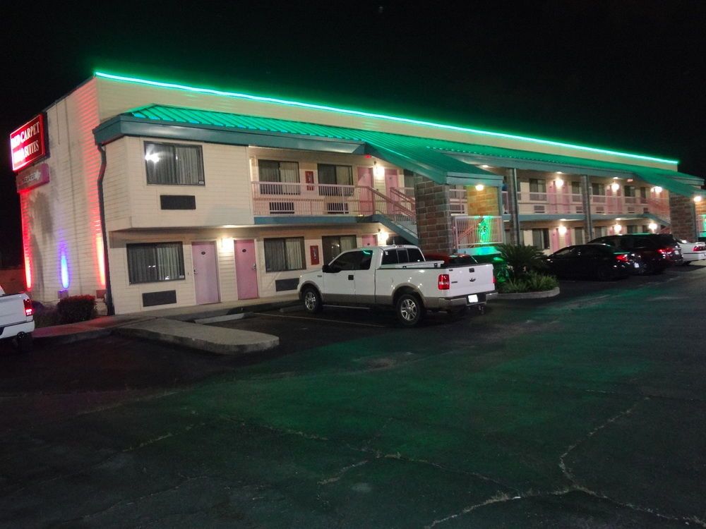 Nola Inn and Suites - photo 8