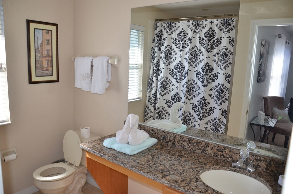 Premium 3 Bed 3 Bath Townhome - photo 14