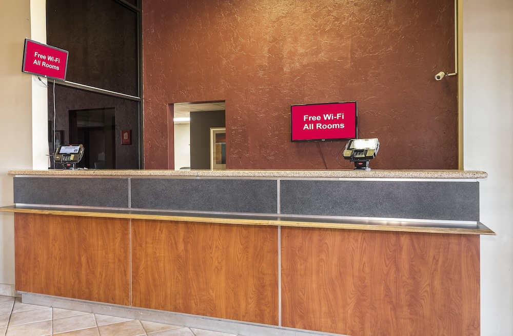 Red Roof Inn and Suites Cleveland Elyria - photo 32