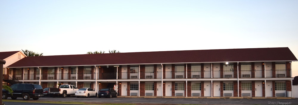 Claremore Motor Inn - photo 15