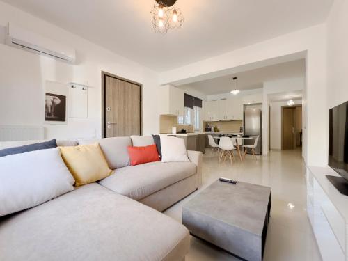 Terpsixoris cozy apartment in Paleo Faliro — 4-Star Luxury Hotel in Athens, Greece