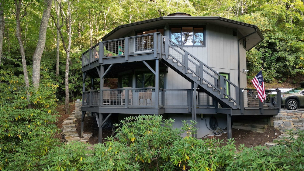 The Upper Deck in Black Mountain, United States