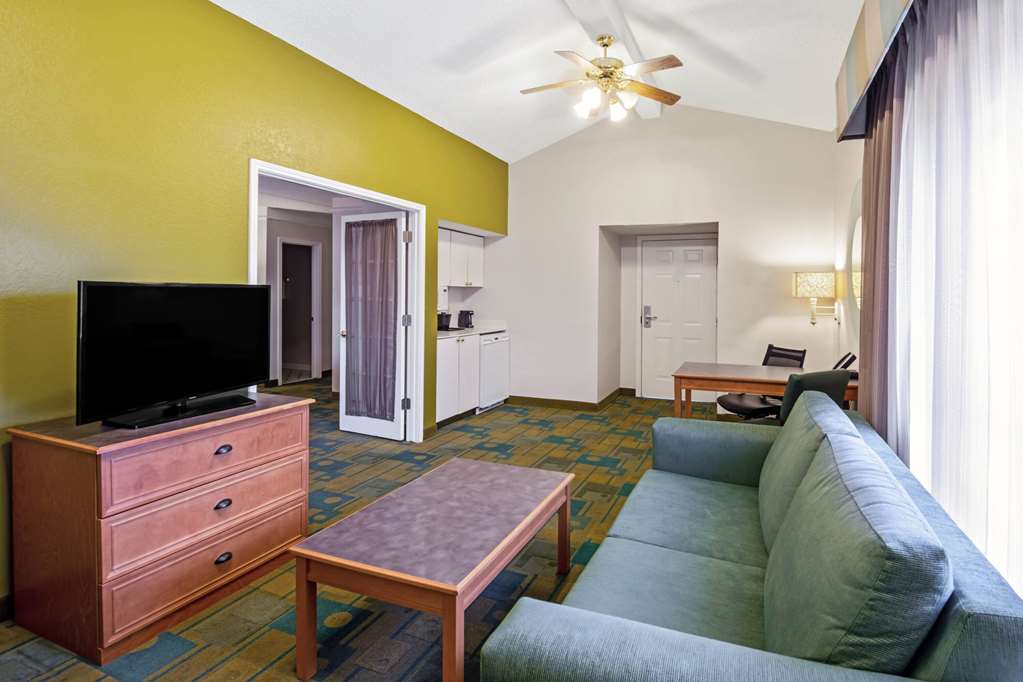 La Quinta Inn by Wyndham Amarillo Mid City - photo 28