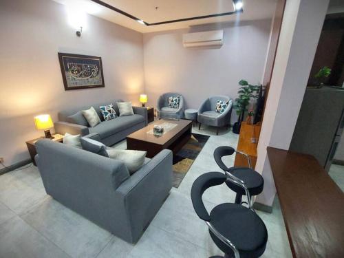 Cozy & spacious 2 BHK apartment — 4-Star Luxury Hotel in Islamabad, Pakistan