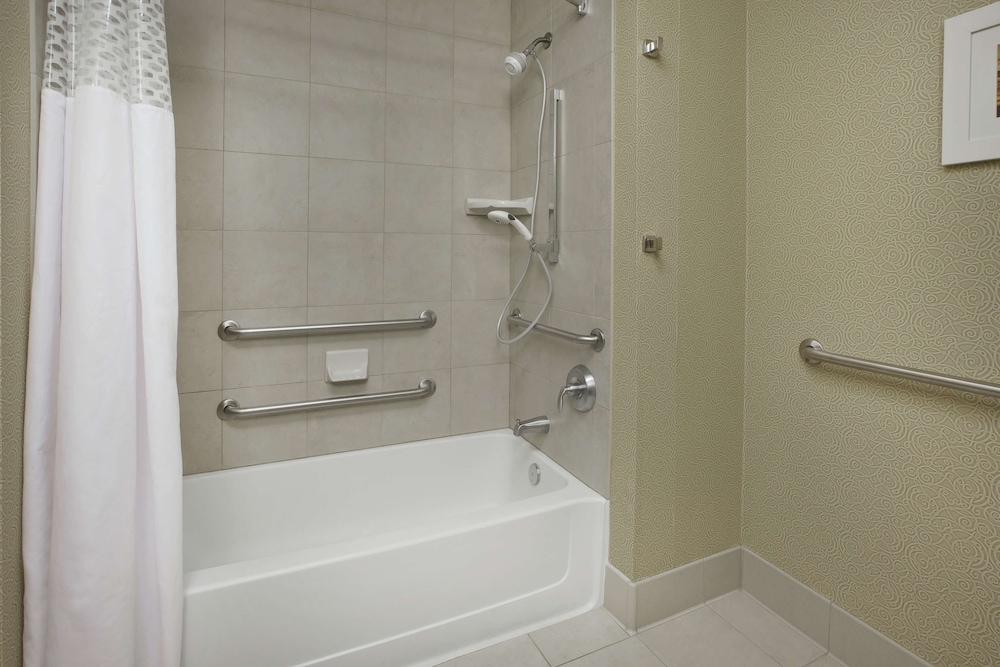 Hampton Inn & Suites Wichita Northeast - photo 16