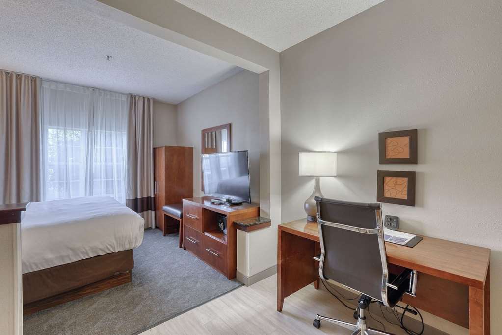 Comfort Suites Appleton Airport - photo 28
