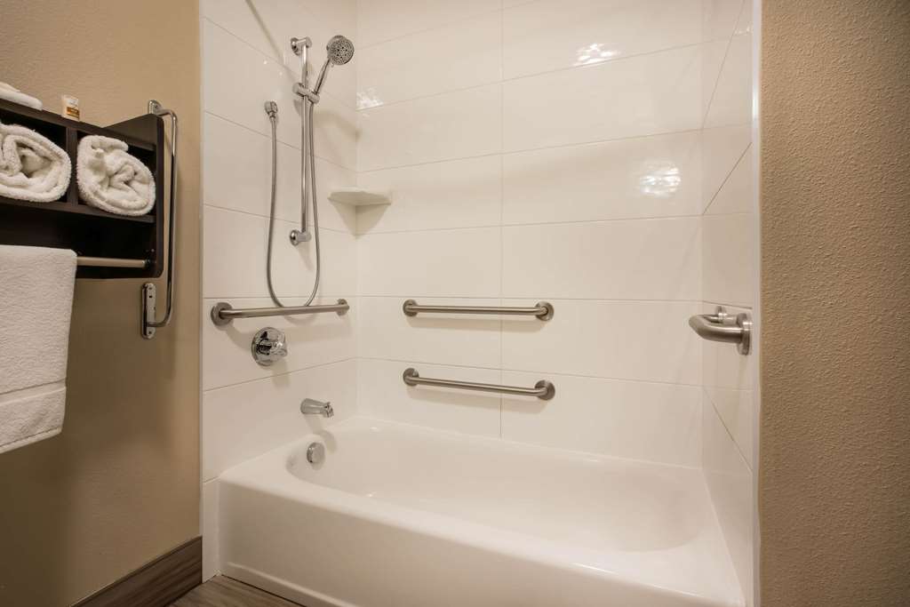 La Quinta Inn & Suites by Wyndham Eugene - photo 9