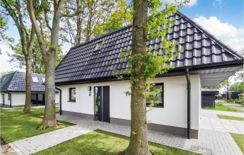 Beautiful Home In Den Oever With Wifi — 5-Star Luxury Hotel in Den Oever, Netherlands