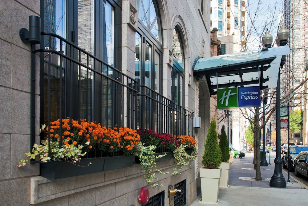 Holiday Inn Express Chicago Magnificent Mile - photo 46