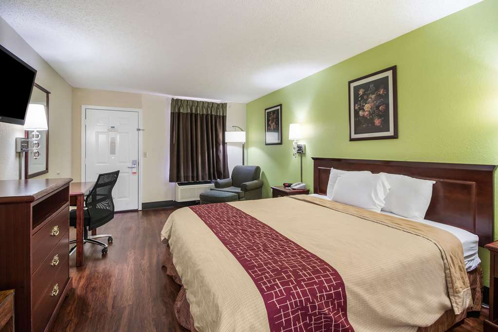 Rodeway Inn Bolivar - photo 17