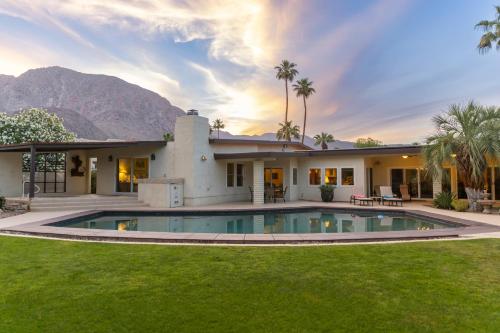 Poolside Splendor Spacious De Anza Golf Club Home — 4-Star Luxury Hotel in Borrego Springs, United States