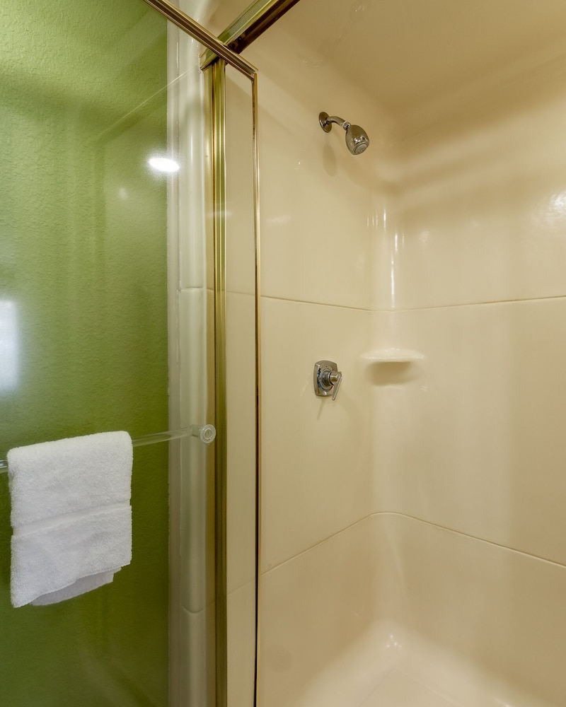 Garner Hotel Albuquerque Airport by IHG - photo 32