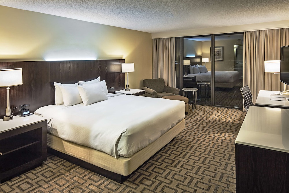 Hilton Sacramento Arden West - photo 8