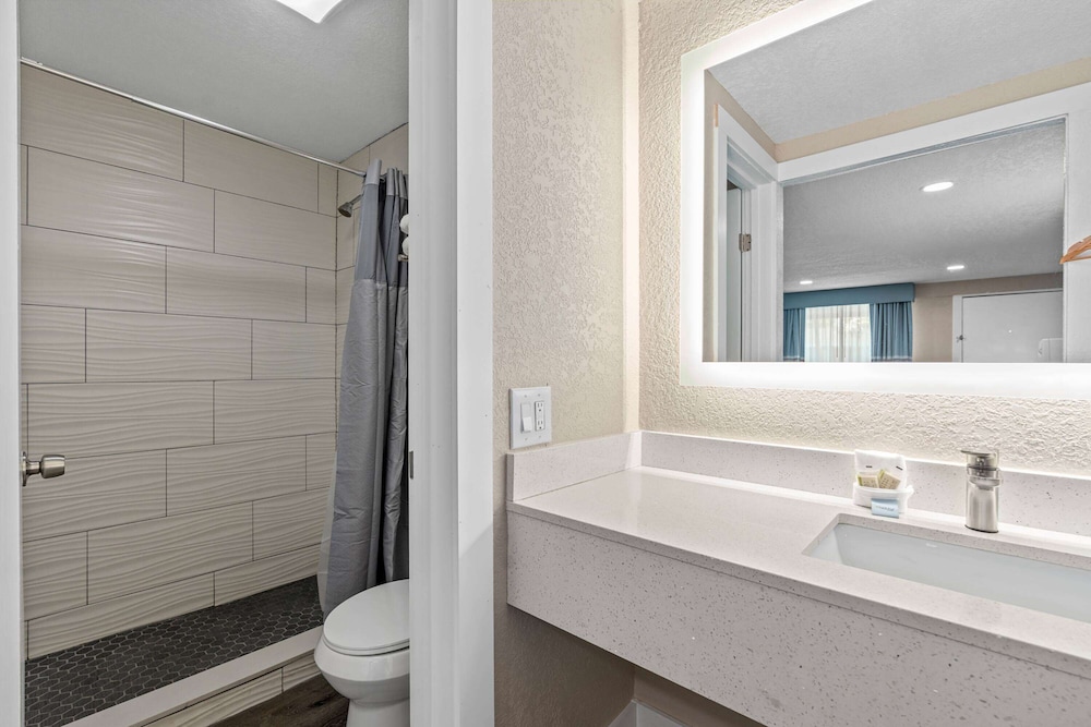 Super 8 by Wyndham Kissimmee Orlando - photo 32