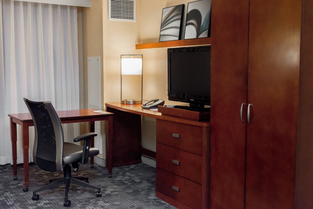 Courtyard Marriott Lafayette - photo 16
