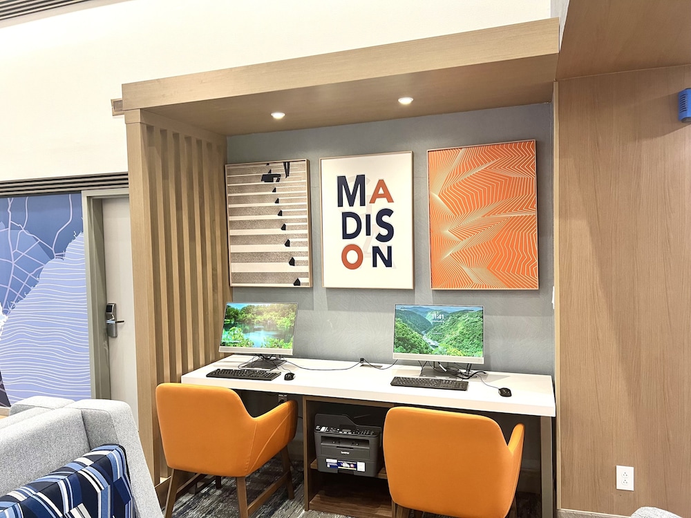 Holiday Inn Express Madison by IHG - photo 43