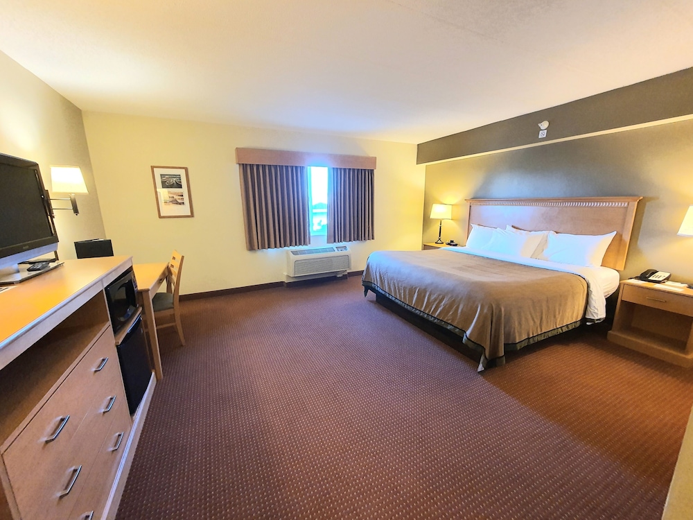 AmeriVu Inn & Suites Waconia - photo 37