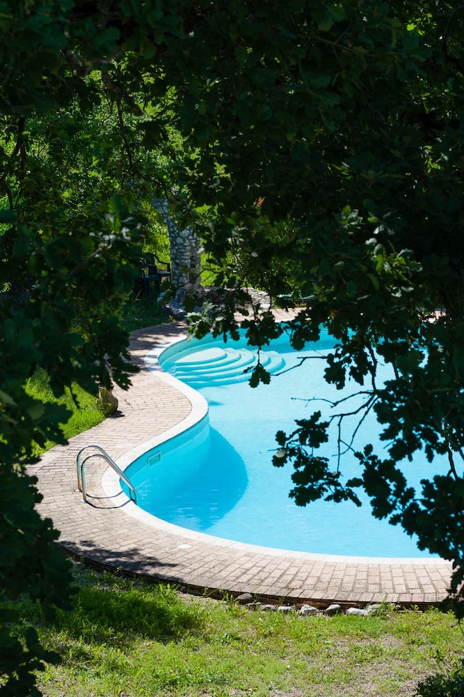 Il Rifugio Pecorella — 4-Star Luxury Hotel in Alvignano, Italy