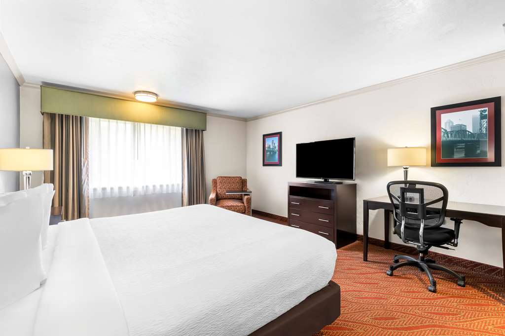 Best Western Plus Parkway Inn - photo 20