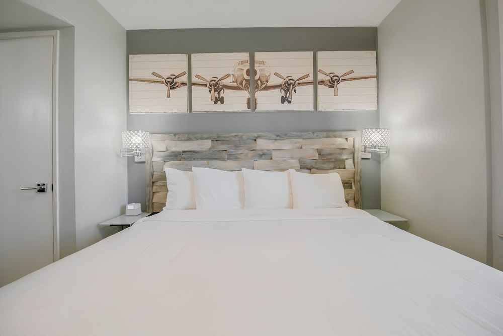 Lions Gate Hotel - photo 13