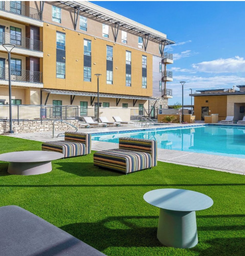 Phoenix Goodyear Apartments by Landing — 4-Star Luxury Hotel in Goodyear, United States