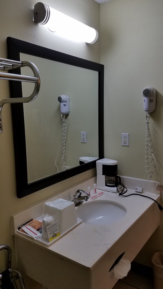 Economy Inn - photo 13