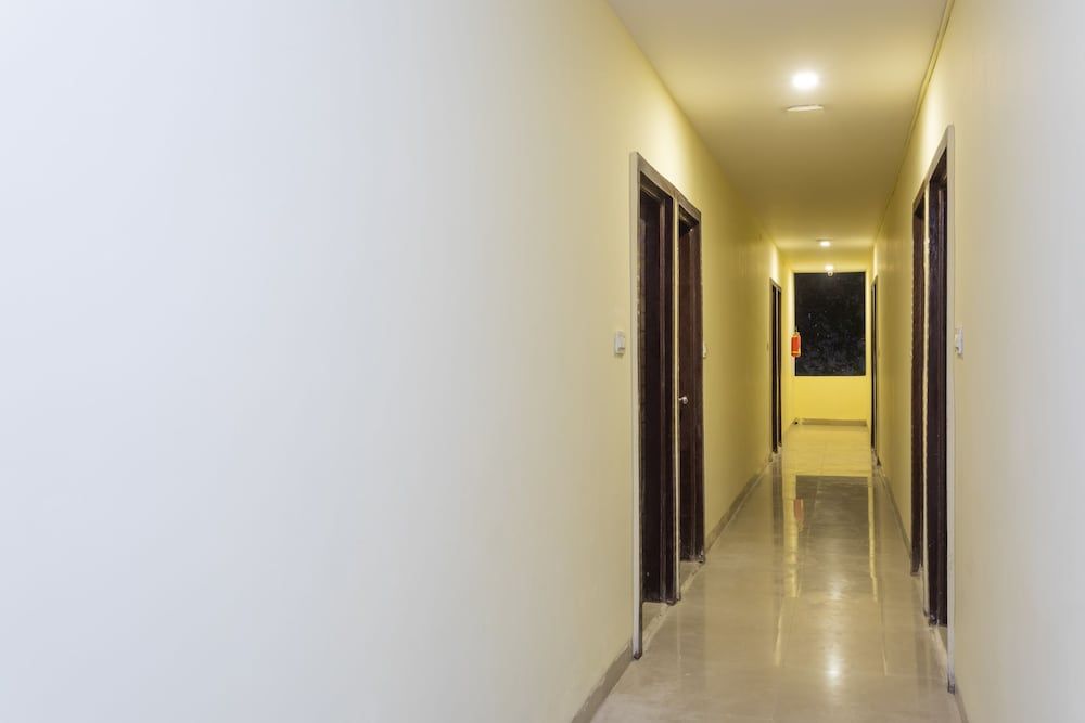 OYO Flagship 33019 Sartaaj - carbon neutral hotel in Indore