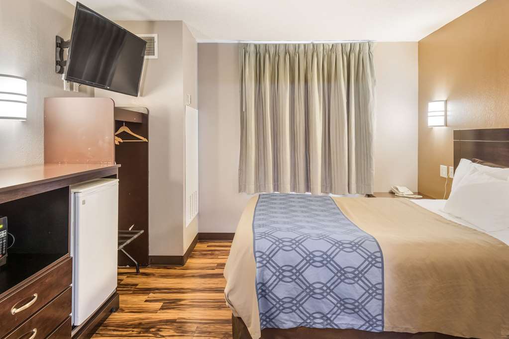 Econo Lodge Morristown - photo 12