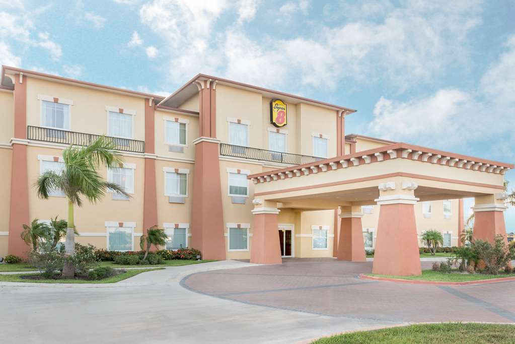 Super 8 by Wyndham Hidalgo McAllen Area — hotel in Hidalgo