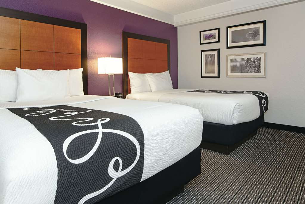 La Quinta Inn & Suites by Wyndham Ontario Airport - photo 20