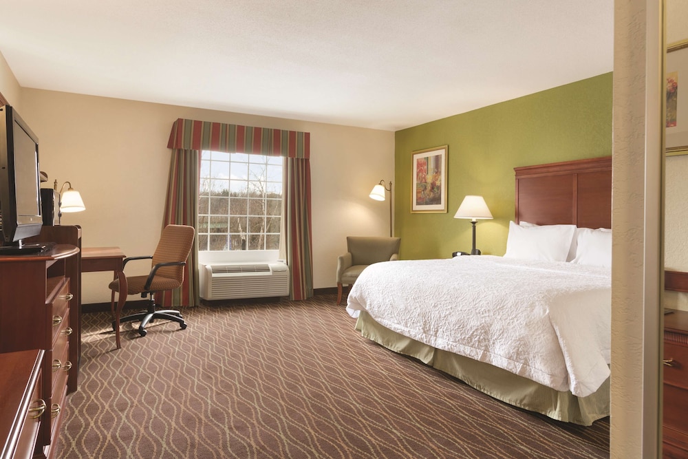 Hampton Inn & Suites Greenfield - photo 16