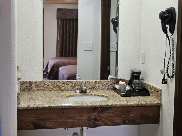Carrizo Inn - photo 16