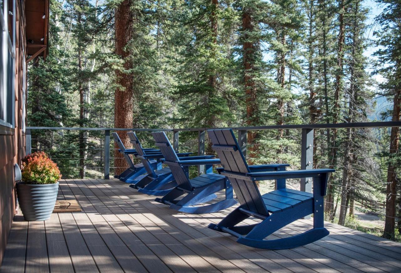 Carson Cabin King Beds Mountain Views Mins to Town — 4-Star Luxury Hotel in Taos, United States