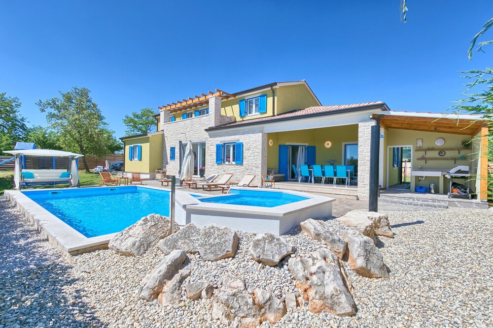 Villa 1404 — 4-Star Luxury Hotel in Zminj, Croatia