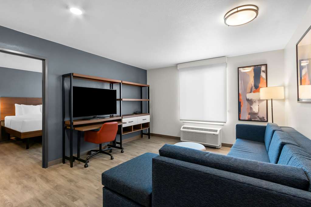 Everhome Suites Glendale Sports Entertainment District - photo 30
