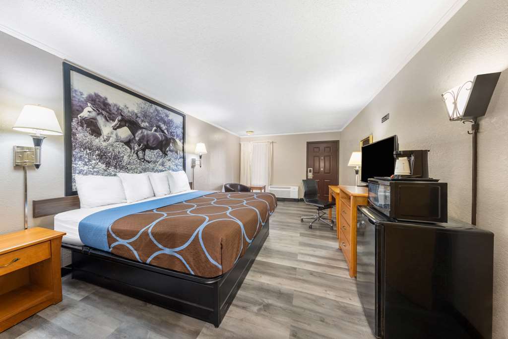 Super 8 by Wyndham Kansas City Airport North - photo 16