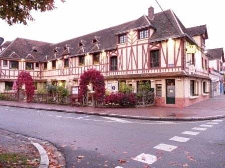 La For t - carbon neutral hotel in Senonches