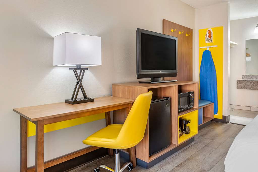 Days Inn & Suites by Wyndham Rocky Mount Golden East - photo 40