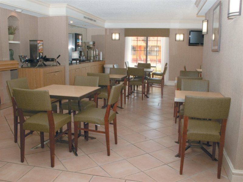 La Quinta Inn by Wyndham San Antonio I 35 N at Rittiman Rd - photo 9